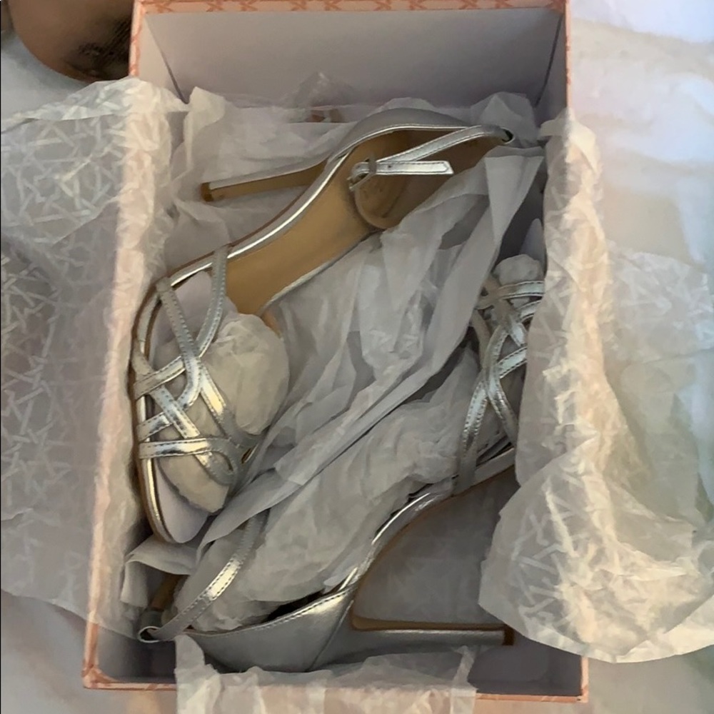 Badgely Mischka Haskell II Silmet High Heels